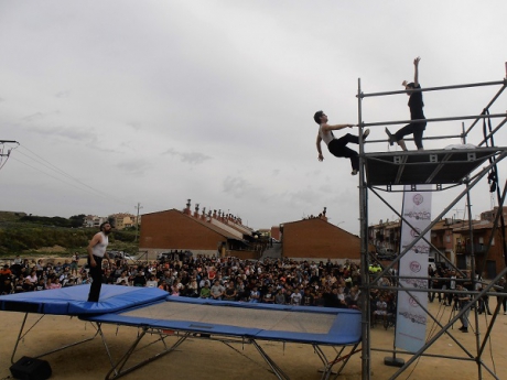El circo entra por primera vez en el barrio gitano de Sant Joan de Figueres